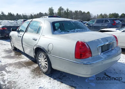 2004 Lincoln Town Car Ultimate from USA, damaged, VIN 1LNHM83W44Y613750